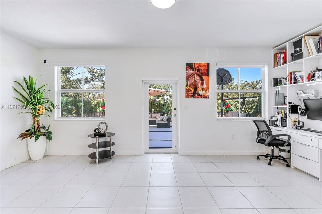 For Sale: $635,000 (4 beds, 2 baths, 1983 Square Feet)