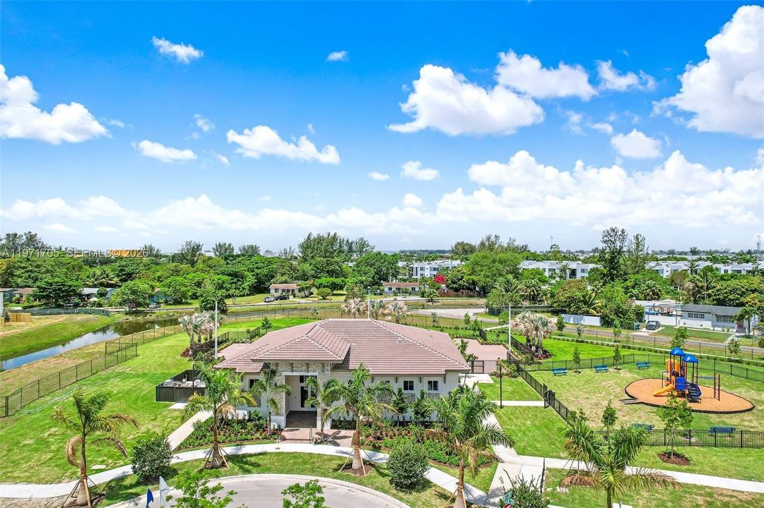 For Sale: $635,000 (4 beds, 2 baths, 1983 Square Feet)