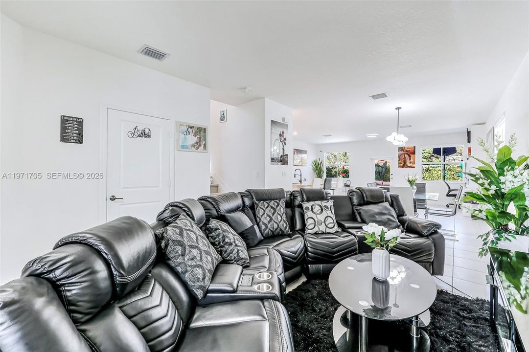 For Sale: $635,000 (4 beds, 2 baths, 1983 Square Feet)