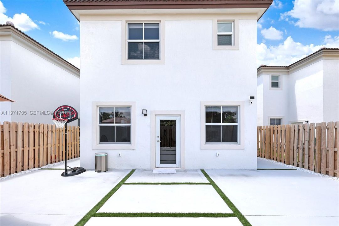 For Sale: $635,000 (4 beds, 2 baths, 1983 Square Feet)