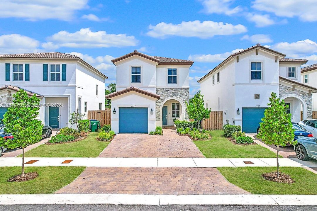 For Sale: $635,000 (4 beds, 2 baths, 1983 Square Feet)