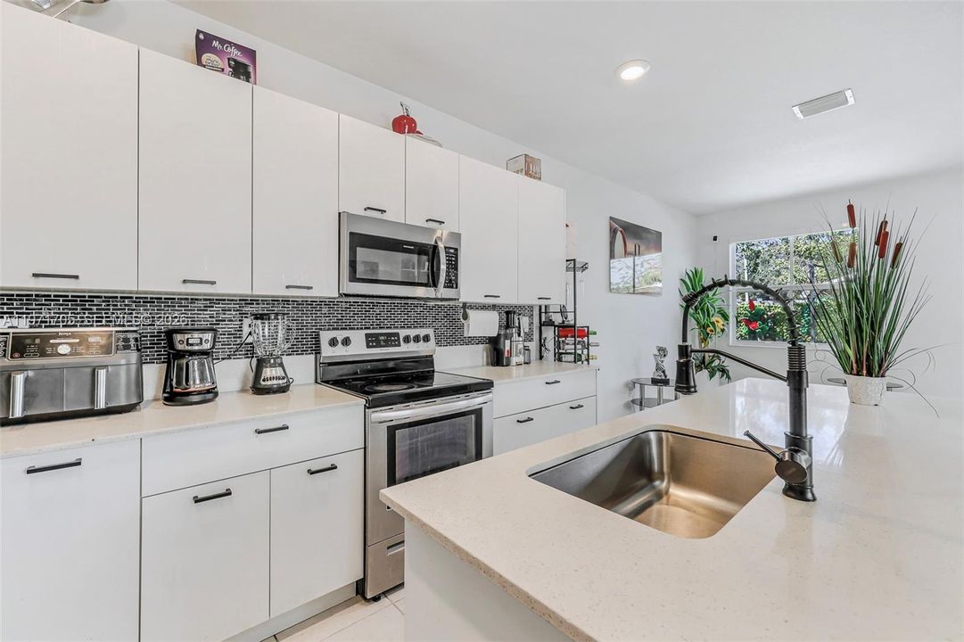 For Sale: $635,000 (4 beds, 2 baths, 1983 Square Feet)