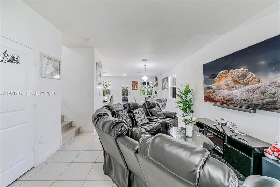 For Sale: $635,000 (4 beds, 2 baths, 1983 Square Feet)