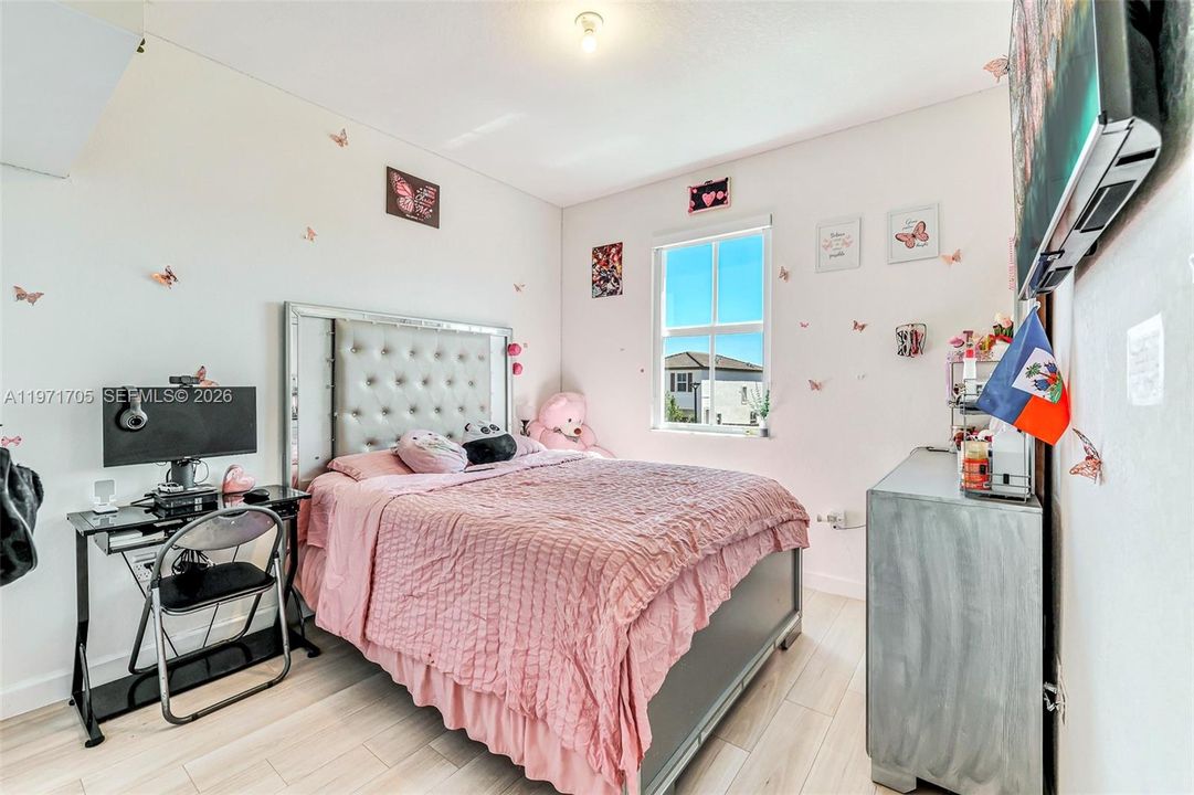 For Sale: $635,000 (4 beds, 2 baths, 1983 Square Feet)