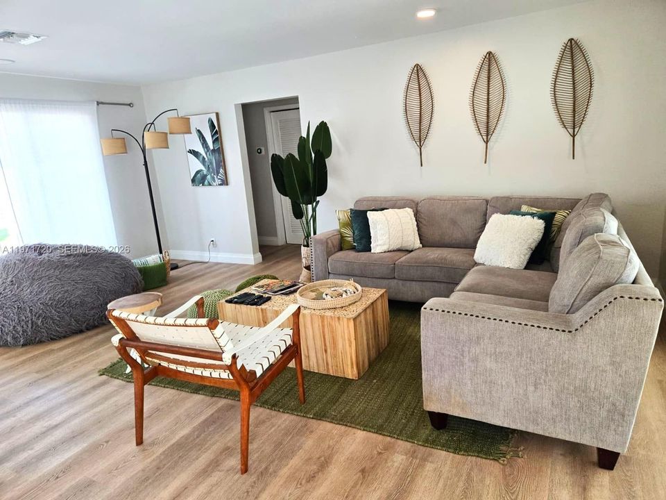 For Sale: $1,090,000 (3 beds, 3 baths, 1785 Square Feet)