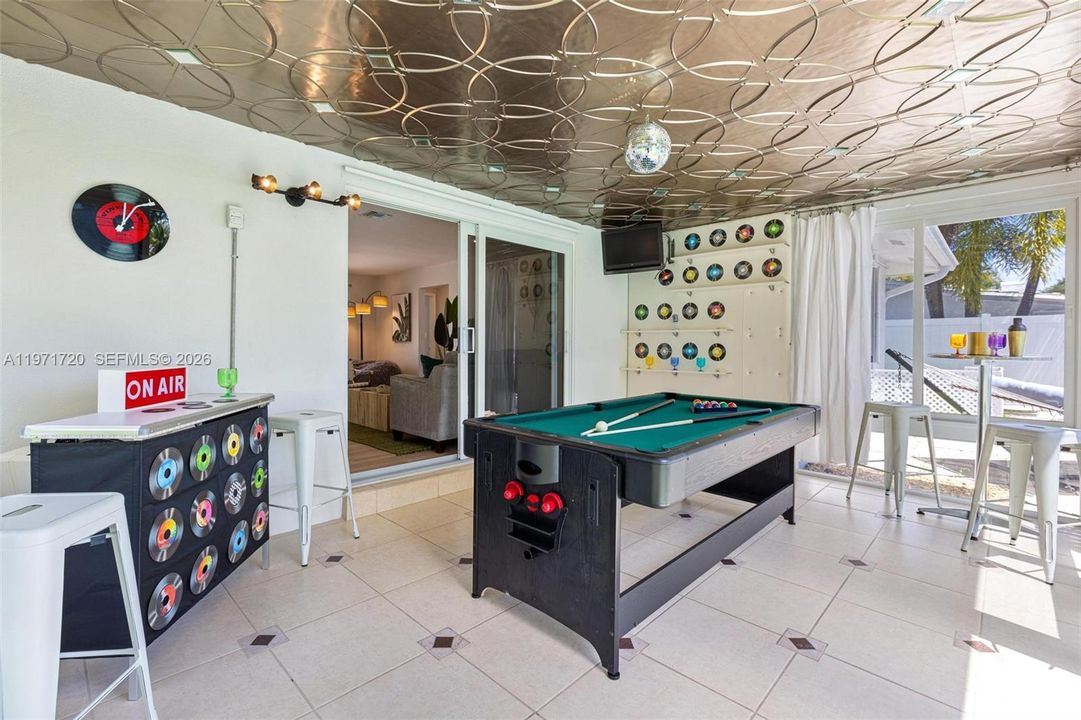 For Sale: $1,090,000 (3 beds, 3 baths, 1785 Square Feet)