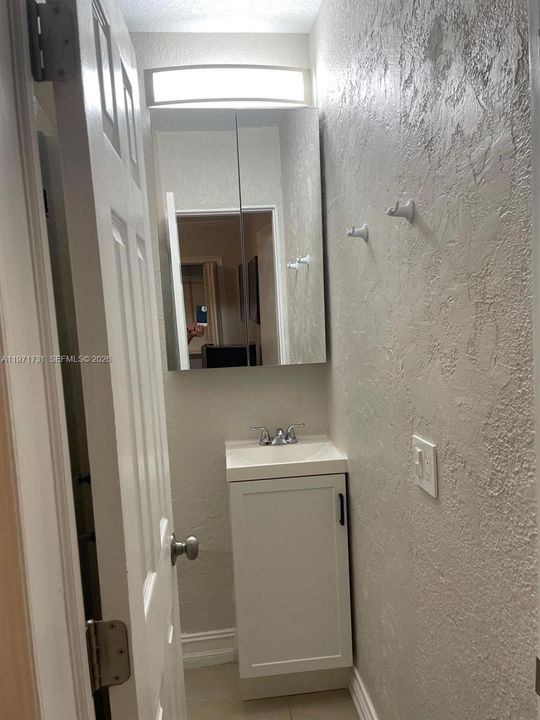 Recently Rented: $800 (3 beds, 2 baths, 1730 Square Feet)