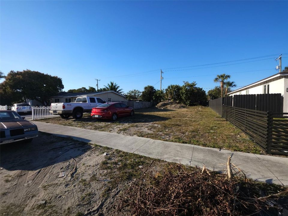 待售: $149,900 (5,158 平方英尺)