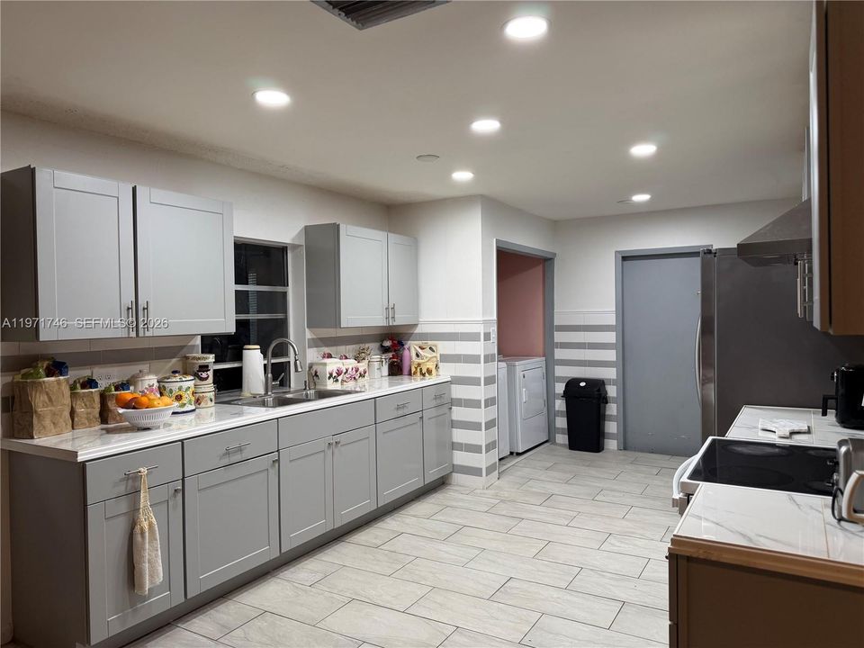 Activo con contrato: $480,000 (4 camas, 2 baños, 1521 Pies cuadrados)