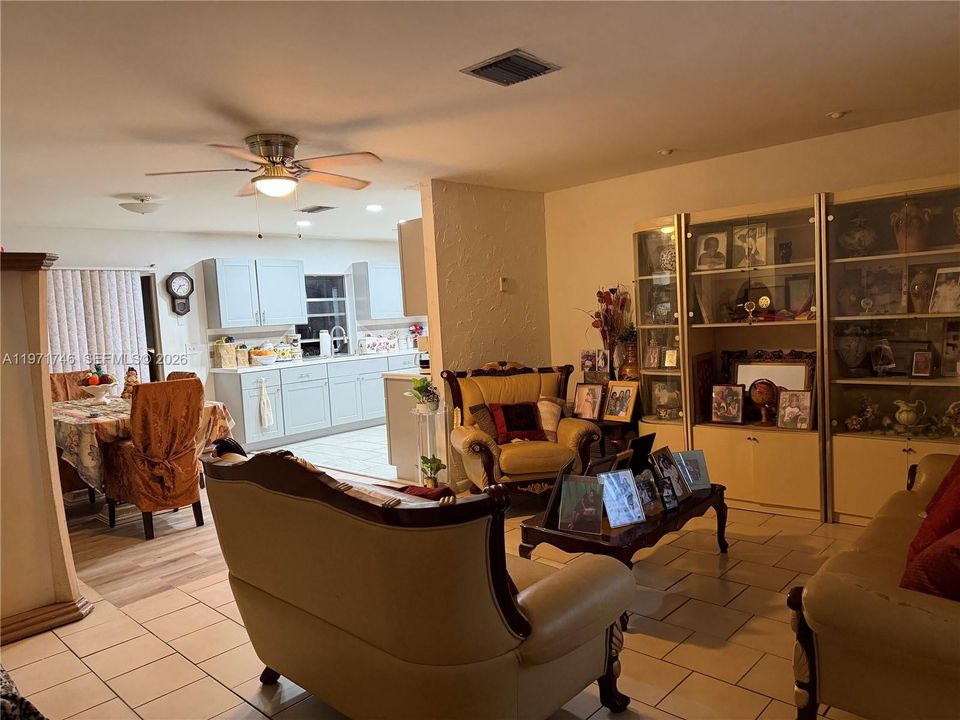 Activo con contrato: $480,000 (4 camas, 2 baños, 1521 Pies cuadrados)