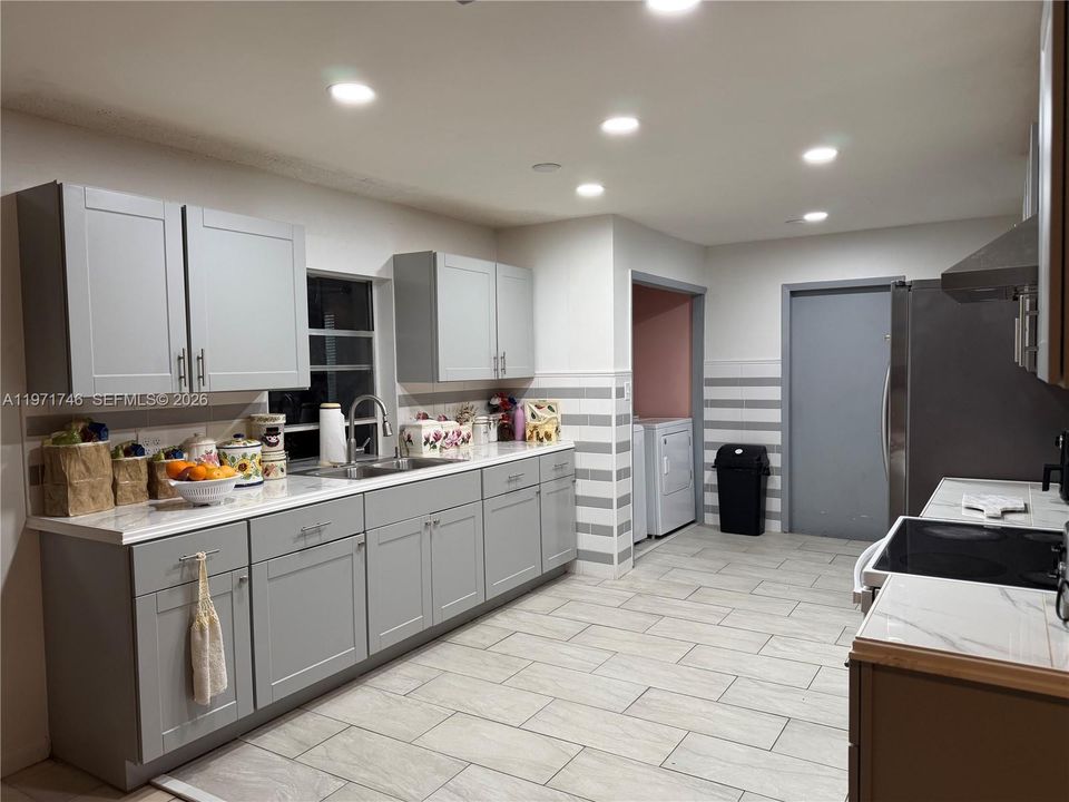 Activo con contrato: $480,000 (4 camas, 2 baños, 1521 Pies cuadrados)