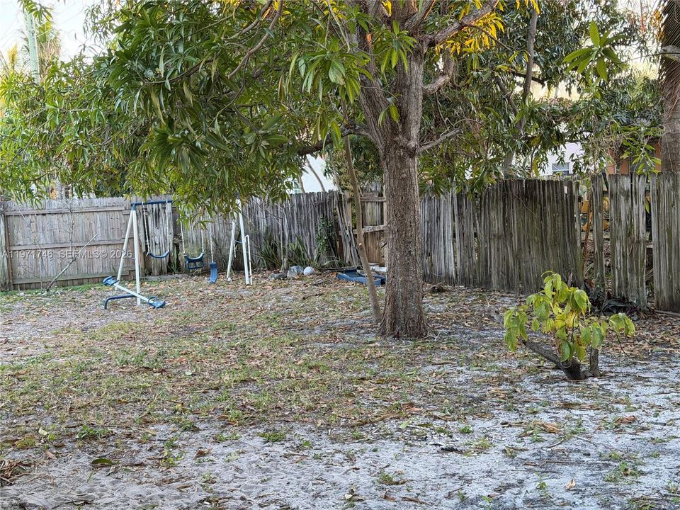 Activo con contrato: $480,000 (4 camas, 2 baños, 1521 Pies cuadrados)