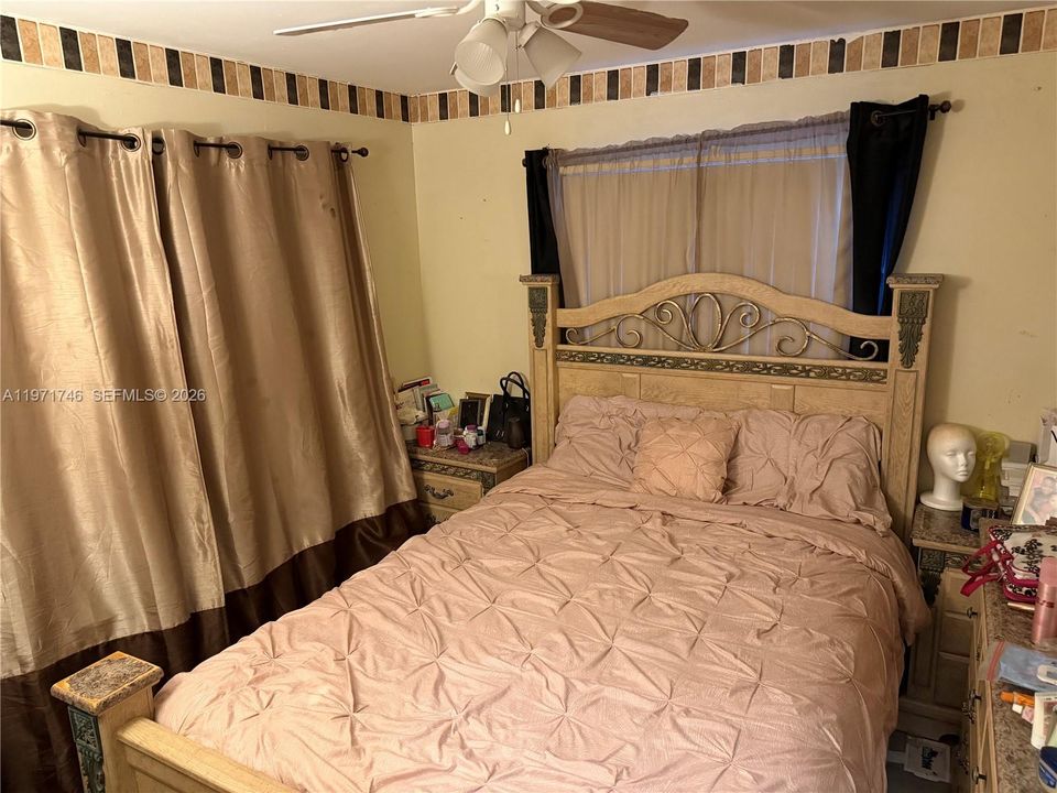 Activo con contrato: $480,000 (4 camas, 2 baños, 1521 Pies cuadrados)