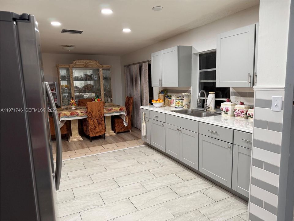 Activo con contrato: $480,000 (4 camas, 2 baños, 1521 Pies cuadrados)