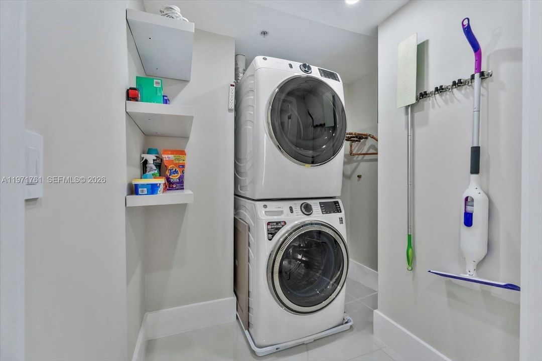 For Sale: $3,495,000 (2 beds, 2 baths, 2110 Square Feet)