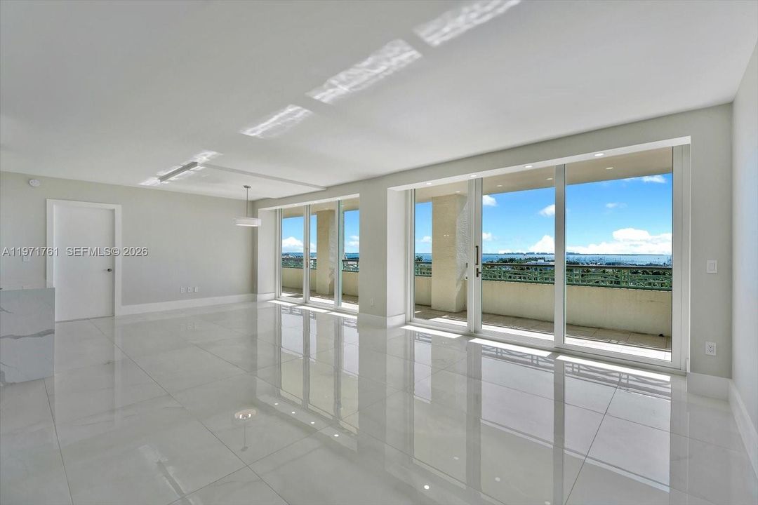 For Sale: $3,495,000 (2 beds, 2 baths, 2110 Square Feet)