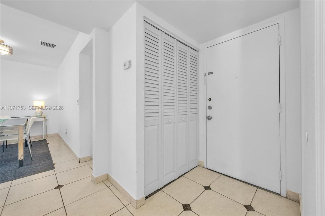 На продажу: $295,000 (1 спален, 1 ванн, 809 Квадратных фут)