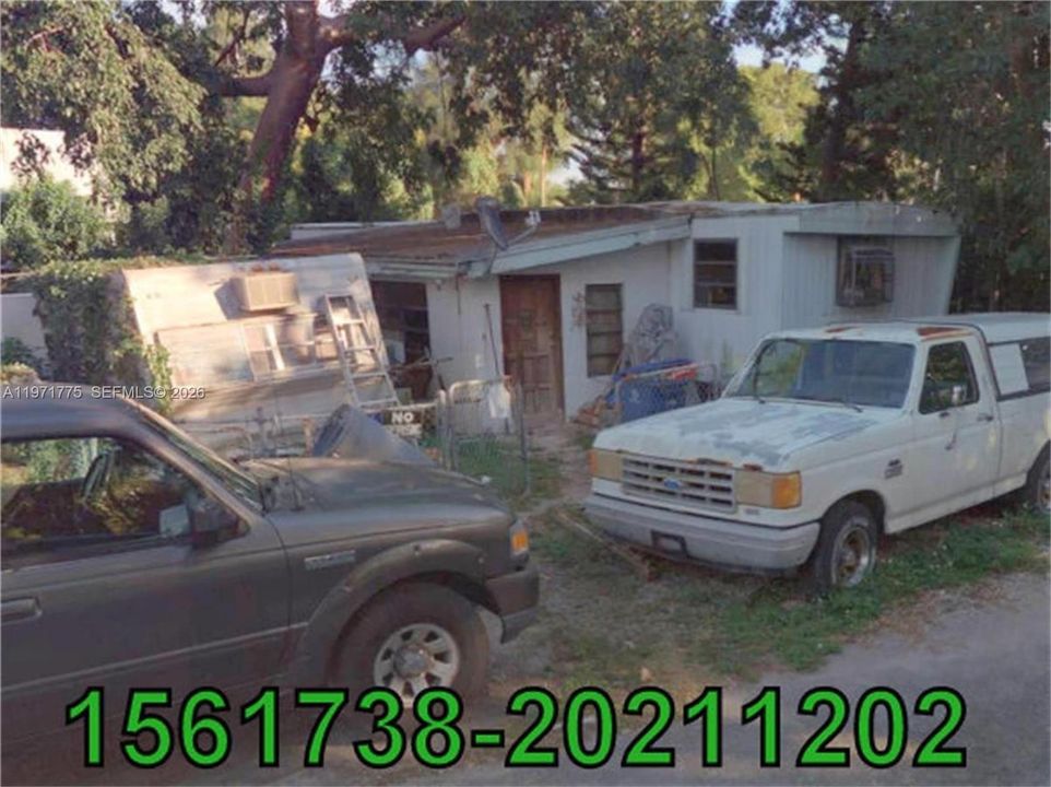 На продажу: $375,000 (0.11 acres)