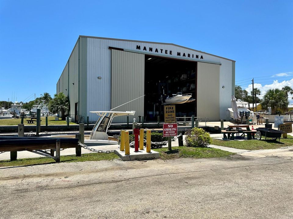 Dry boat storage