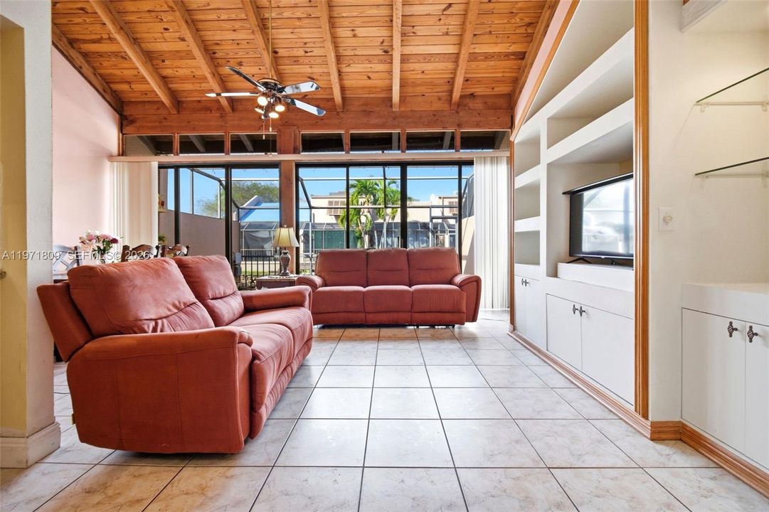For Sale: $495,000 (3 beds, 3 baths, 1686 Square Feet)