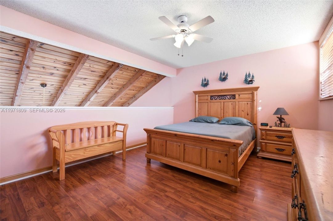 For Sale: $495,000 (3 beds, 3 baths, 1686 Square Feet)