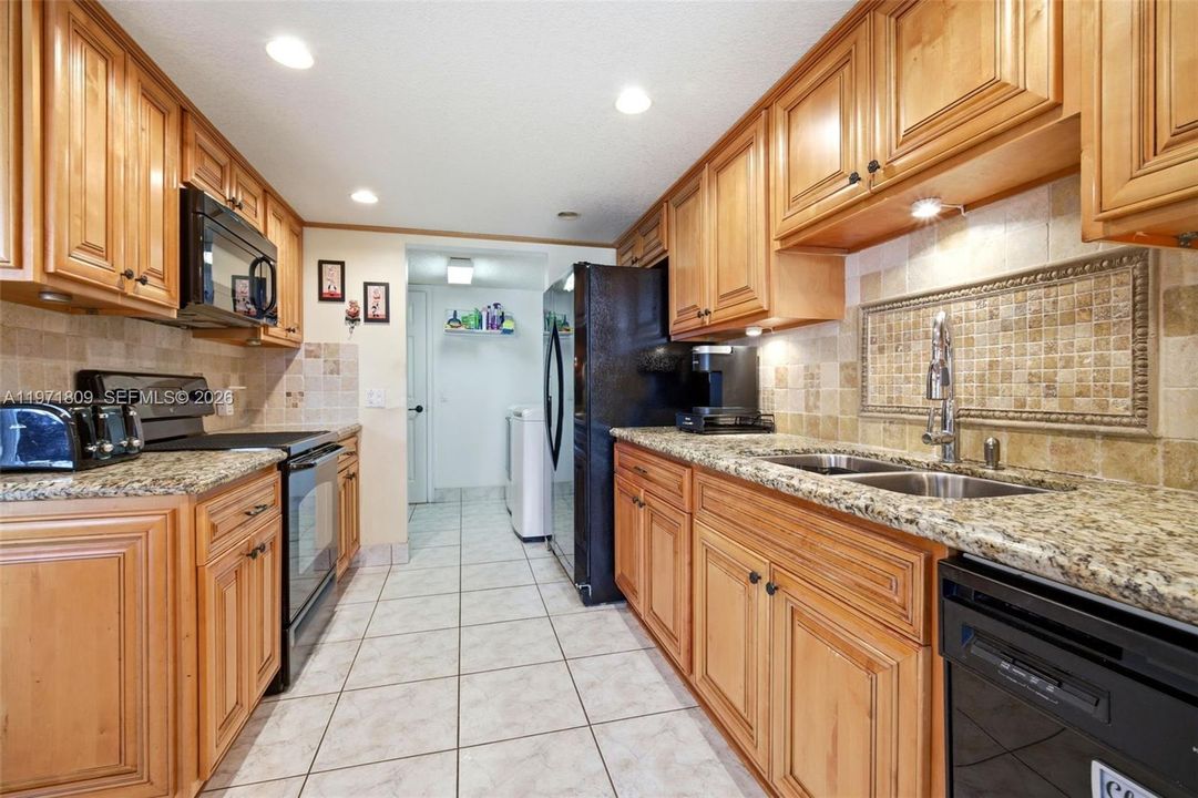For Sale: $495,000 (3 beds, 3 baths, 1686 Square Feet)