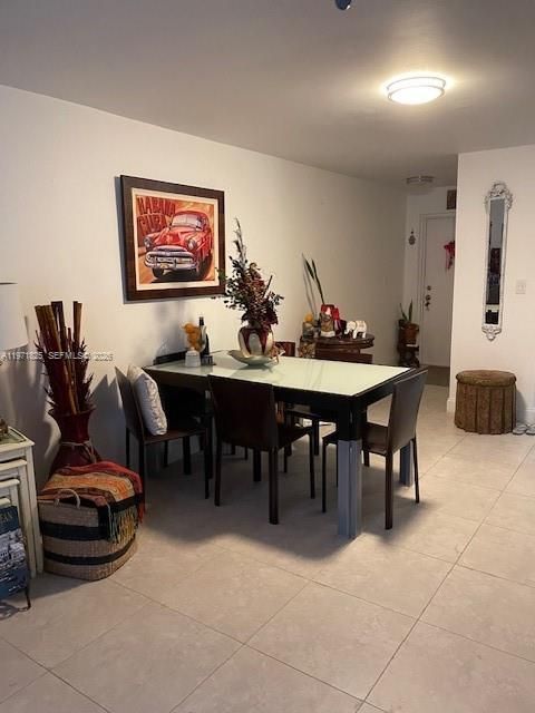 Active With Contract: $109,998 (2 beds, 2 baths, 927 Square Feet)