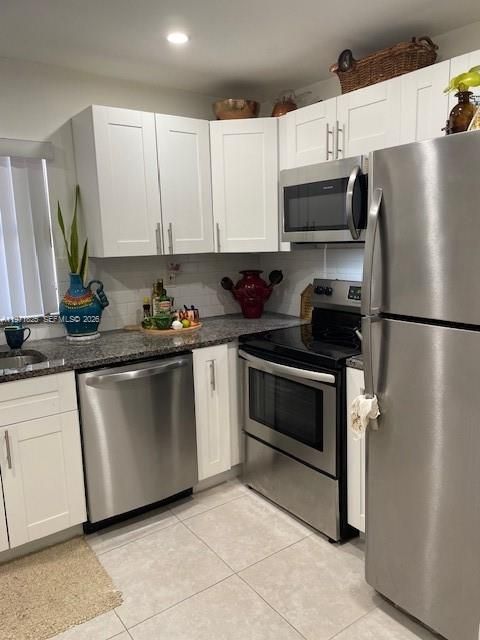 Active With Contract: $109,998 (2 beds, 2 baths, 927 Square Feet)