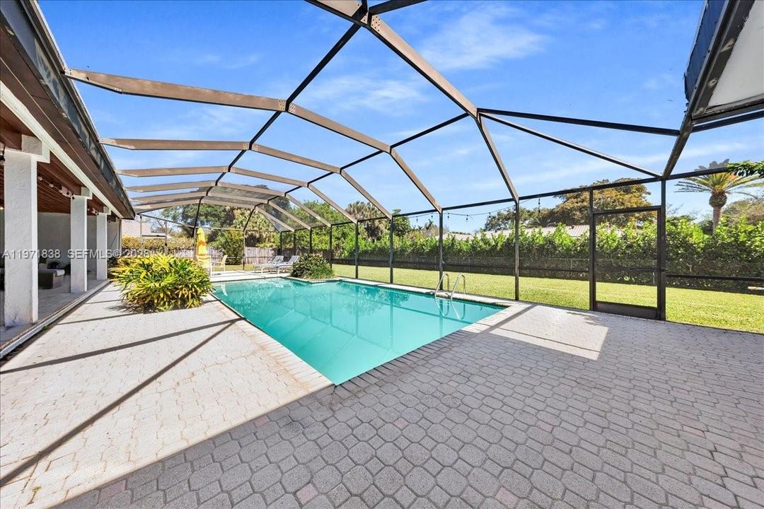 For Sale: $1,250,000 (4 beds, 2 baths, 2622 Square Feet)