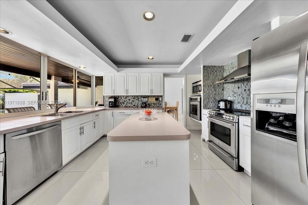 For Sale: $1,250,000 (4 beds, 2 baths, 2622 Square Feet)