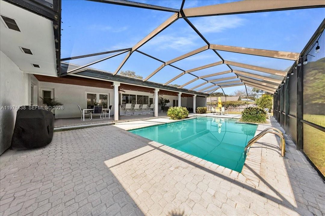 For Sale: $1,250,000 (4 beds, 2 baths, 2622 Square Feet)