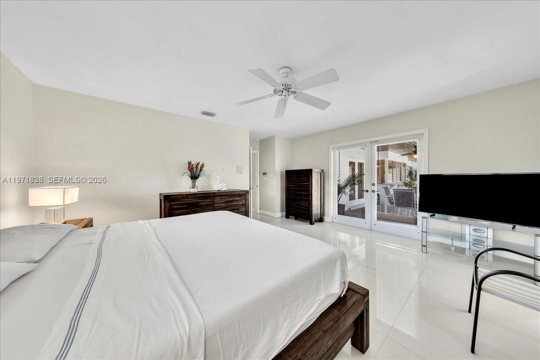 For Sale: $1,250,000 (4 beds, 2 baths, 2622 Square Feet)