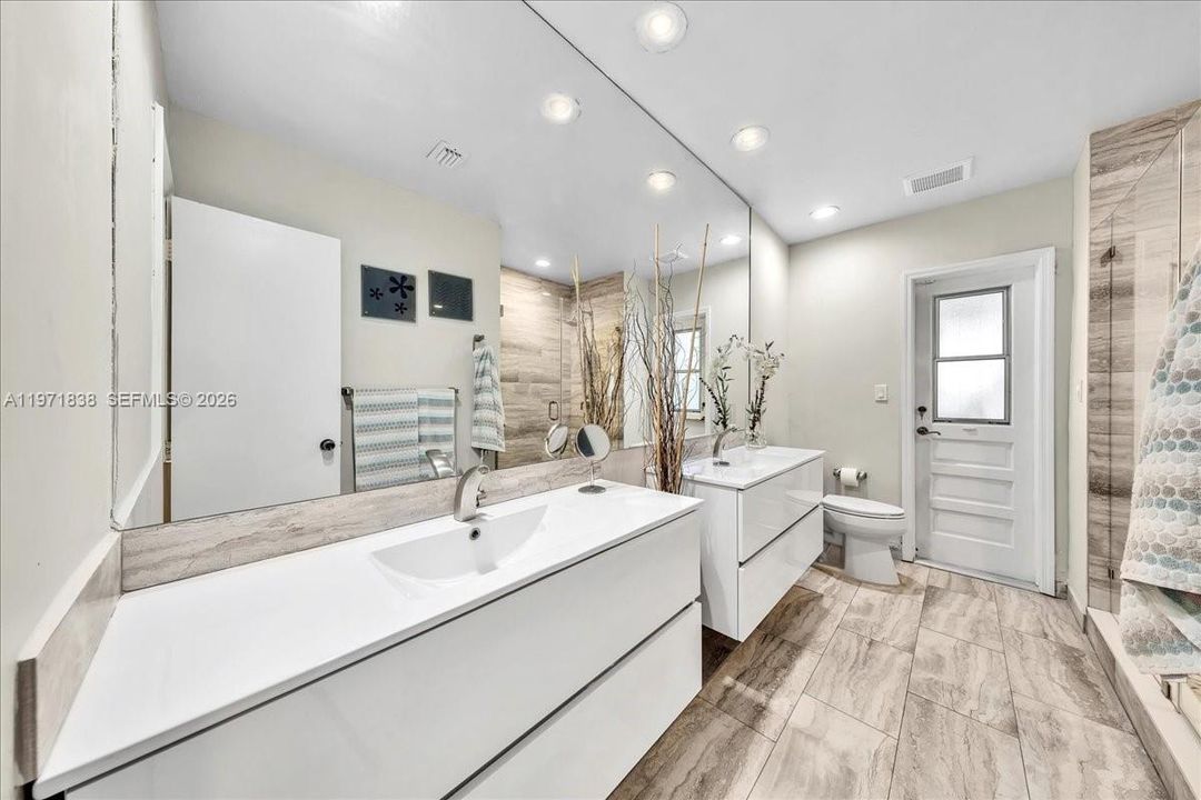 For Sale: $1,250,000 (4 beds, 2 baths, 2622 Square Feet)