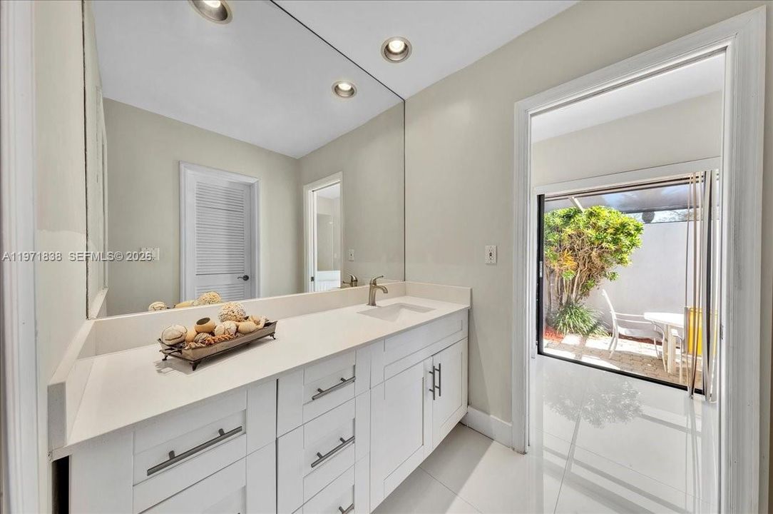 For Sale: $1,250,000 (4 beds, 2 baths, 2622 Square Feet)