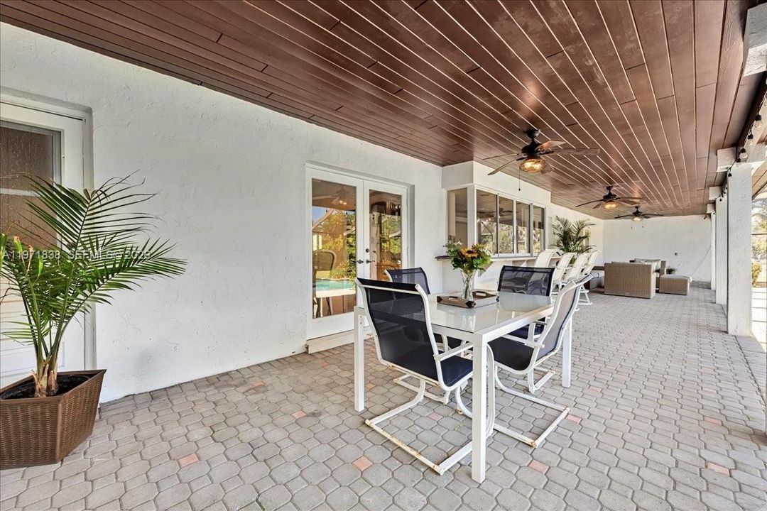 For Sale: $1,250,000 (4 beds, 2 baths, 2622 Square Feet)