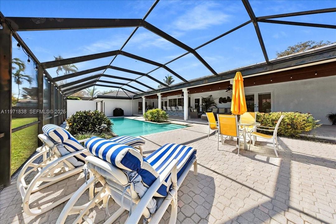 For Sale: $1,250,000 (4 beds, 2 baths, 2622 Square Feet)