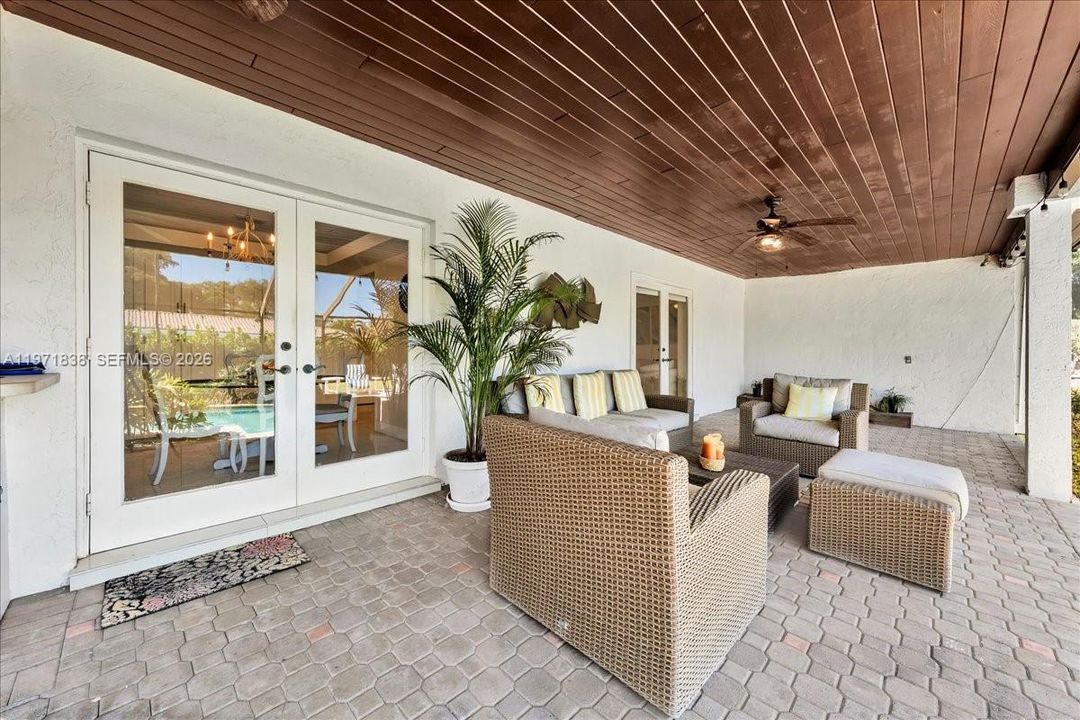 For Sale: $1,250,000 (4 beds, 2 baths, 2622 Square Feet)