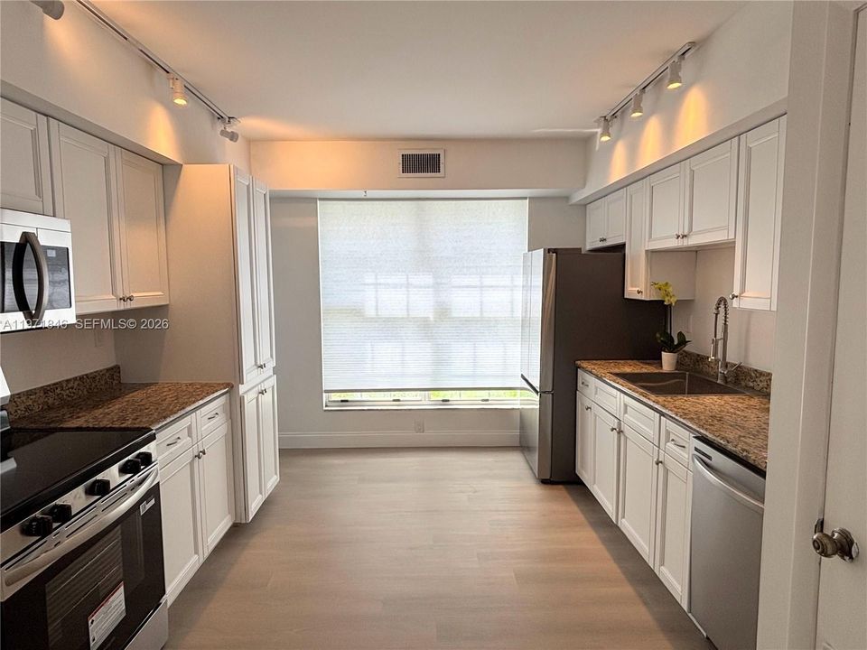 Recientemente alquilado: $3,200 (3 camas, 2 baños, 1617 Pies cuadrados)