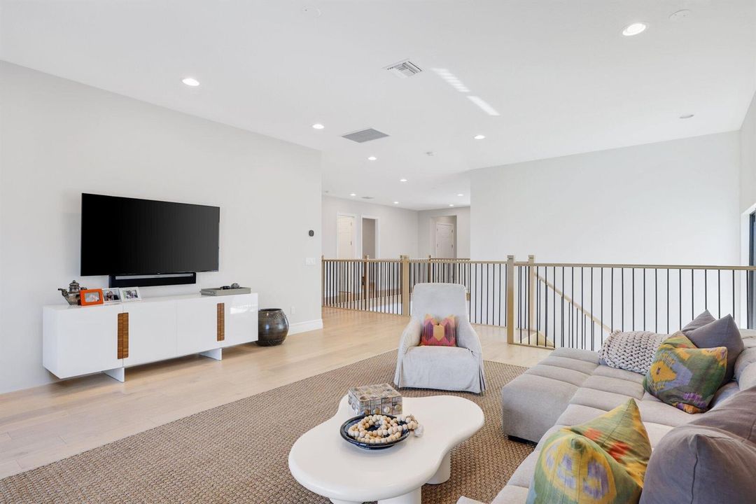Oversized Loft