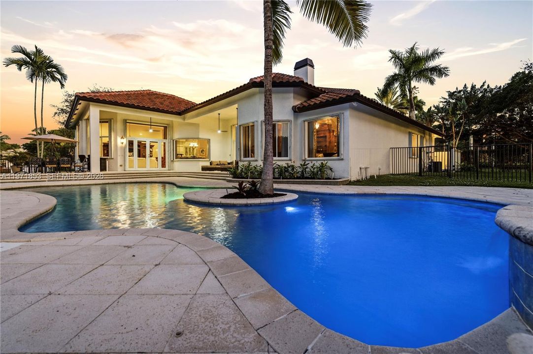 На продажу: $3,699,999 (5 спален, 5 ванн, 4309 Квадратных фут)