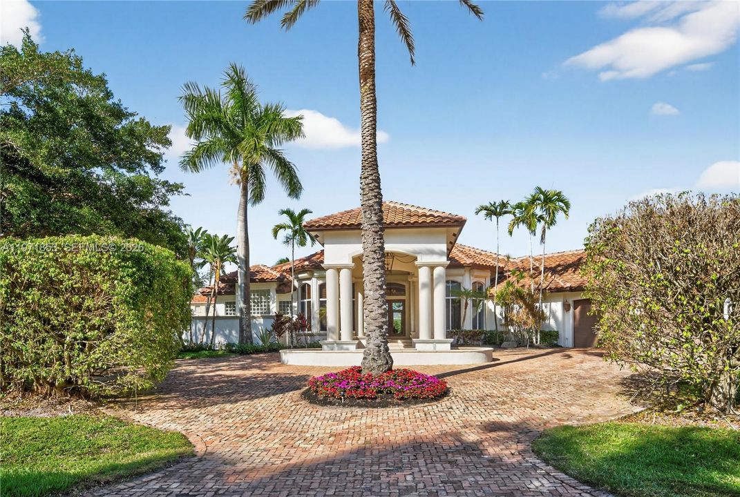 На продажу: $3,699,999 (5 спален, 5 ванн, 4309 Квадратных фут)