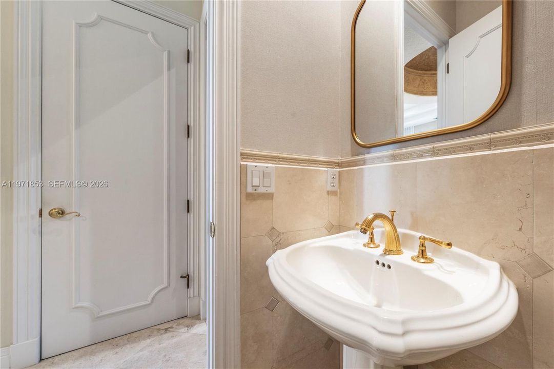 На продажу: $3,699,999 (5 спален, 5 ванн, 4309 Квадратных фут)