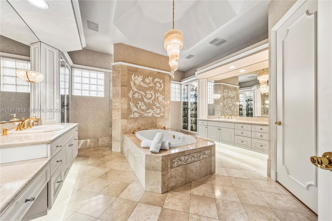На продажу: $3,699,999 (5 спален, 5 ванн, 4309 Квадратных фут)