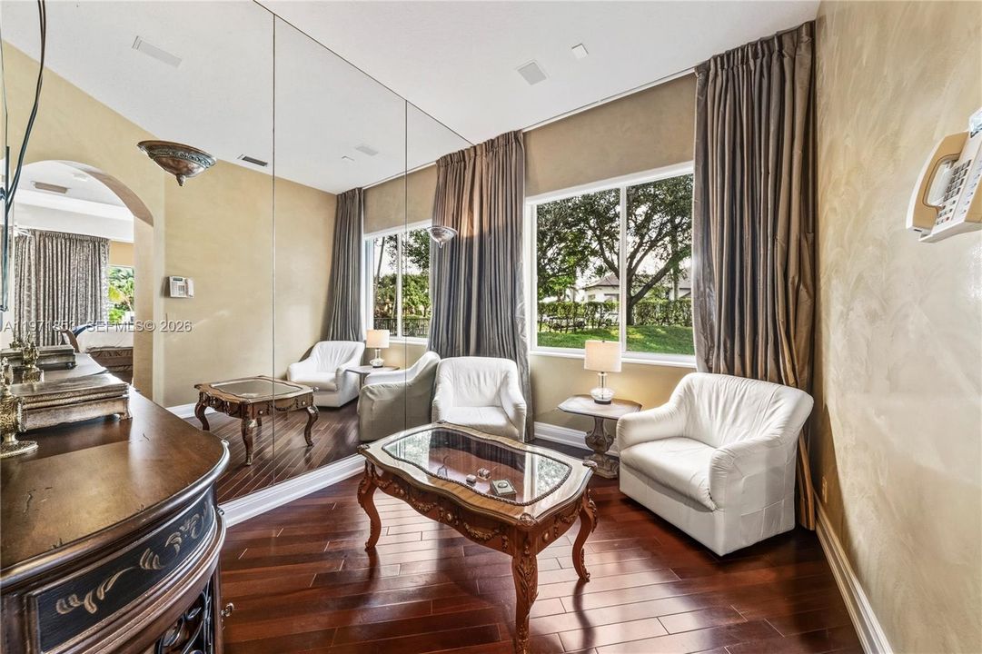 На продажу: $3,699,999 (5 спален, 5 ванн, 4309 Квадратных фут)