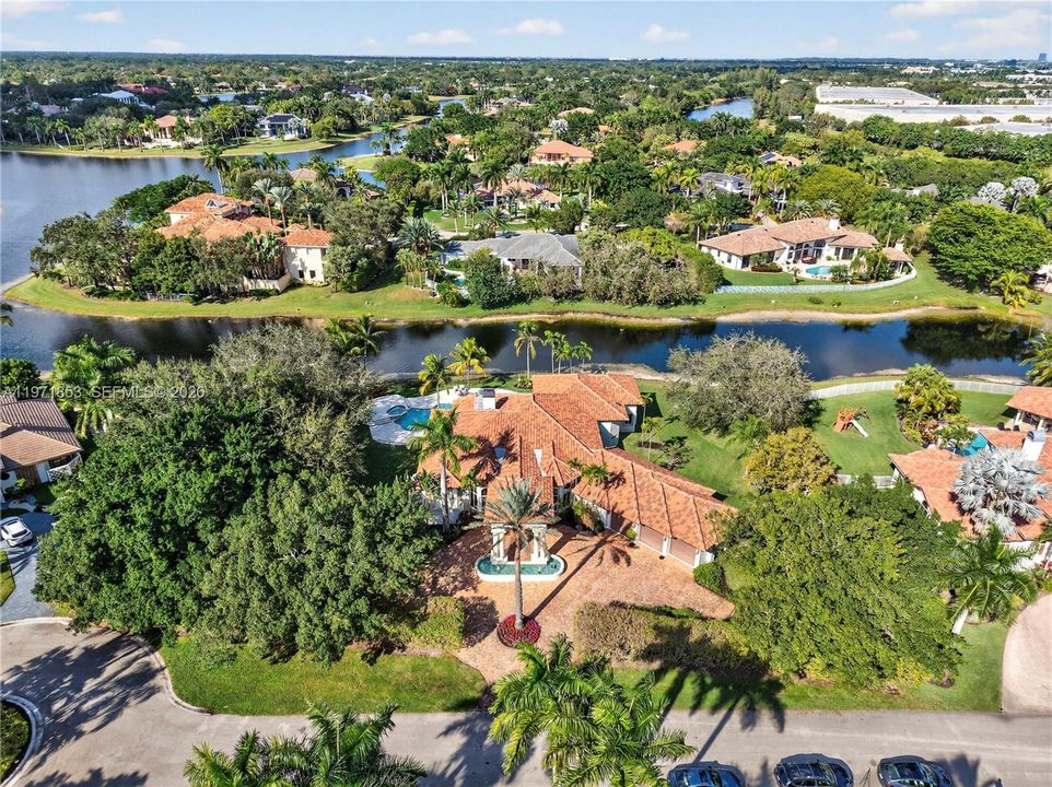 На продажу: $3,699,999 (5 спален, 5 ванн, 4309 Квадратных фут)