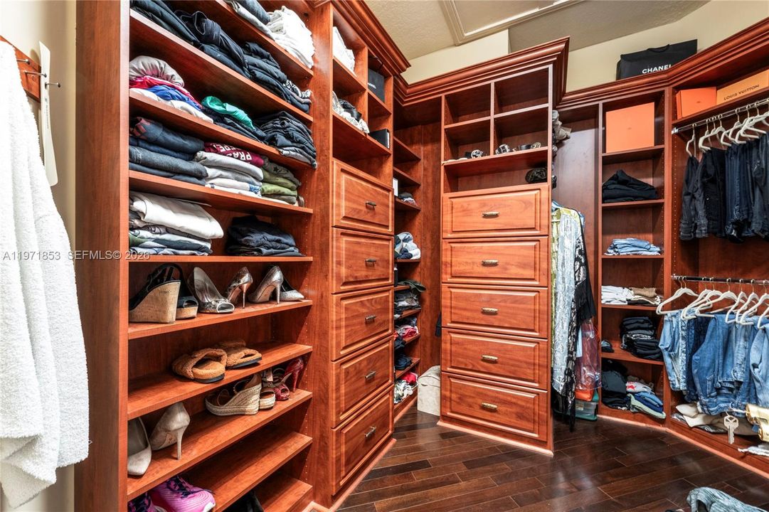 На продажу: $3,699,999 (5 спален, 5 ванн, 4309 Квадратных фут)
