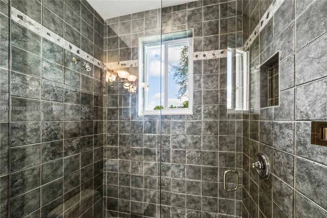 На продажу: $3,699,999 (5 спален, 5 ванн, 4309 Квадратных фут)
