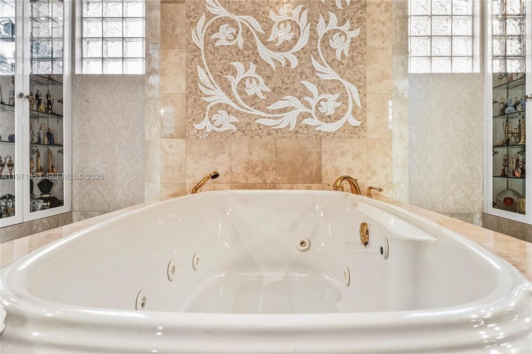 На продажу: $3,699,999 (5 спален, 5 ванн, 4309 Квадратных фут)
