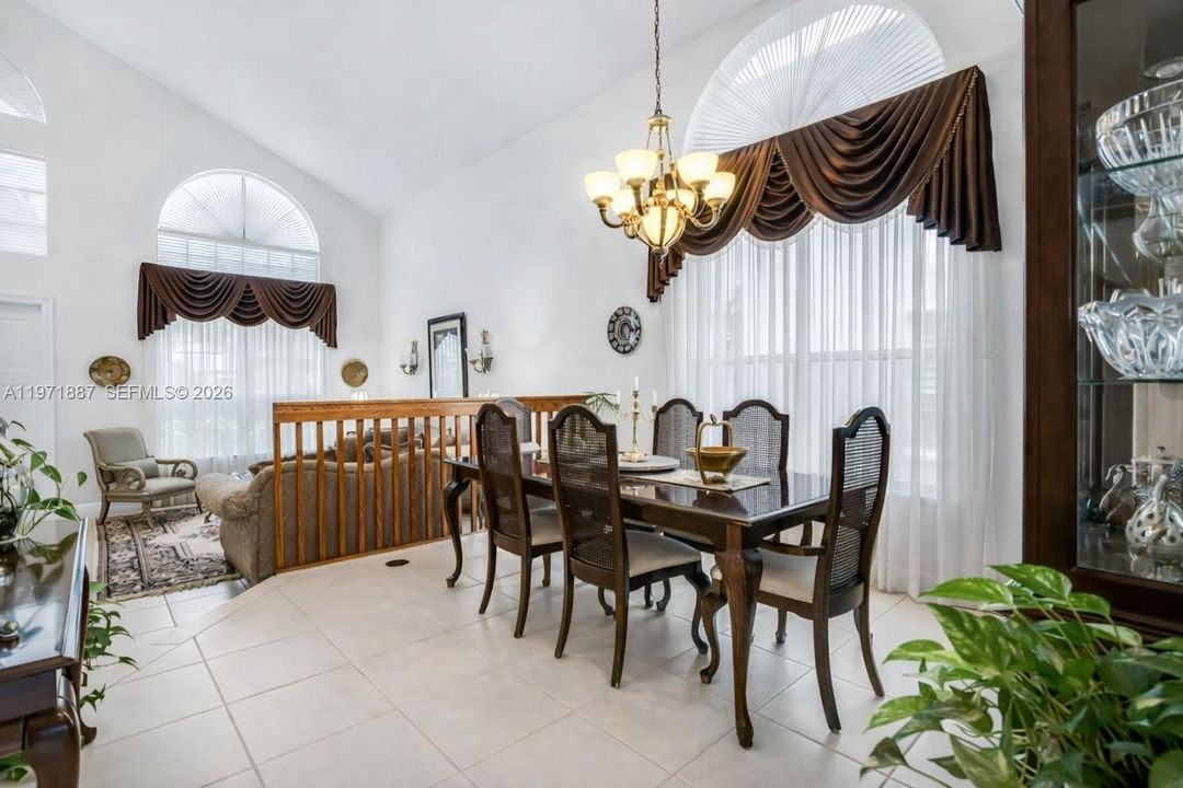 Недавно продано: $899,000 (4 спален, 4 ванн, 3087 Квадратных фут)