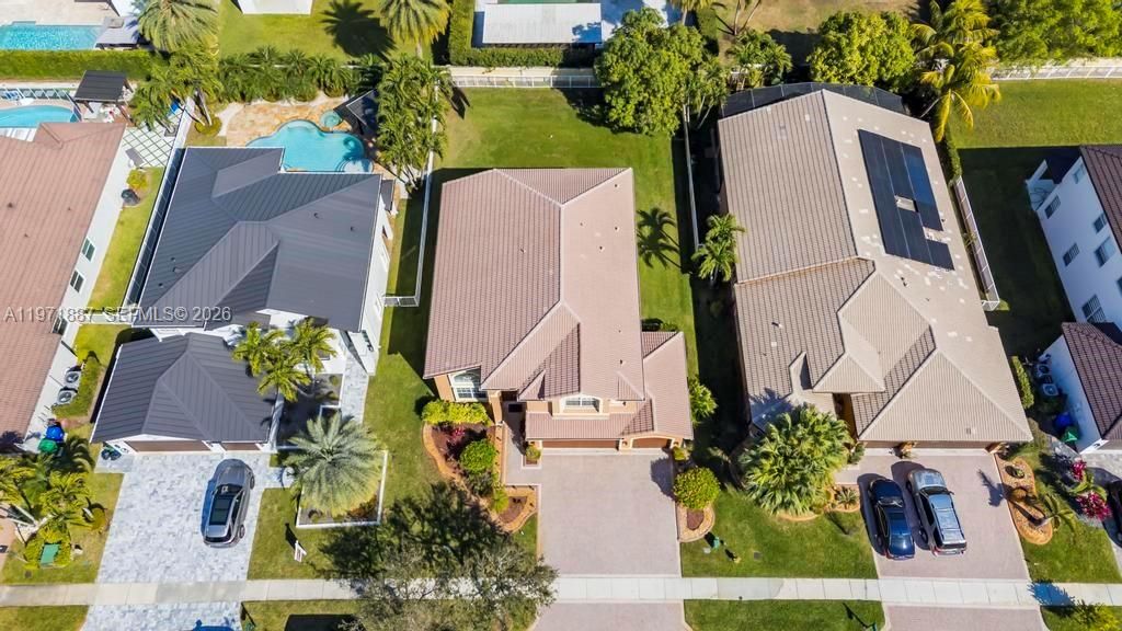 Недавно продано: $899,000 (4 спален, 4 ванн, 3087 Квадратных фут)
